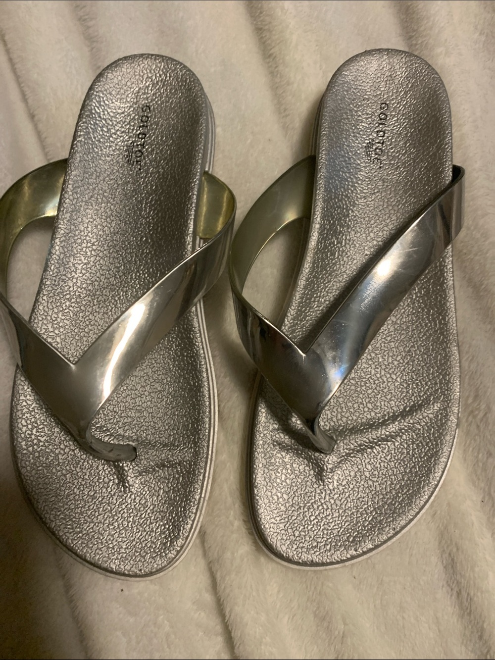 Metallic Silver Women's Comfort Flip Flop Sandals